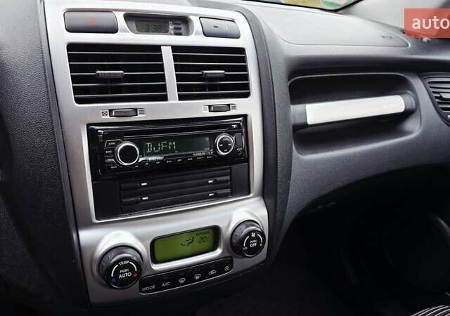 Чорний Кіа Sportage, об'ємом двигуна 2 л та пробігом 172 тис. км за 7999 $, фото 46 на Automoto.ua