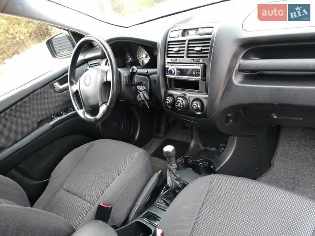 Чорний Кіа Sportage, об'ємом двигуна 2 л та пробігом 150 тис. км за 7000 $, фото 41 на Automoto.ua