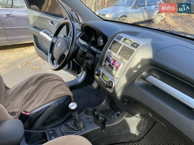 Черный Киа Sportage, объемом двигателя 1.99 л и пробегом 350 тыс. км за 8400 $, фото 11 на Automoto.ua