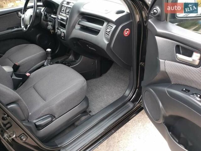 Чорний Кіа Sportage, об'ємом двигуна 2 л та пробігом 150 тис. км за 7000 $, фото 38 на Automoto.ua