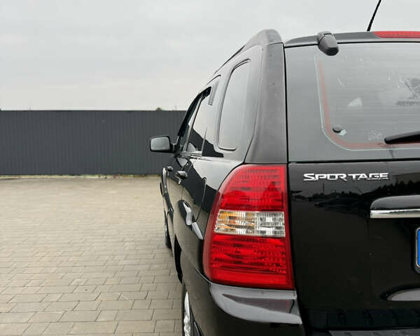 Чорний Кіа Sportage, об'ємом двигуна 1.98 л та пробігом 248 тис. км за 6999 $, фото 4 на Automoto.ua
