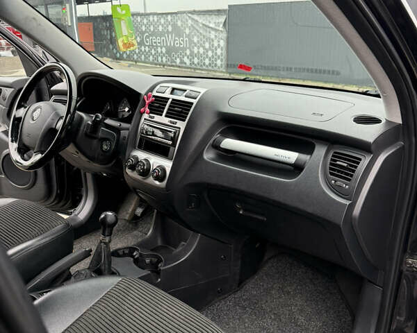 Чорний Кіа Sportage, об'ємом двигуна 1.98 л та пробігом 248 тис. км за 6999 $, фото 24 на Automoto.ua