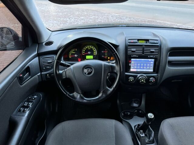 Чорний Кіа Sportage, об'ємом двигуна 2 л та пробігом 180 тис. км за 6700 $, фото 15 на Automoto.ua