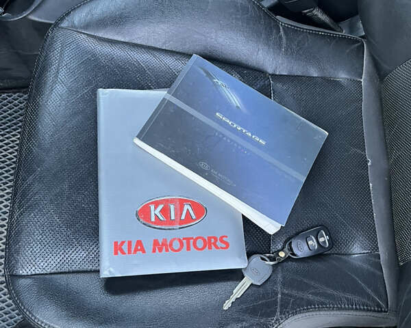 Чорний Кіа Sportage, об'ємом двигуна 1.99 л та пробігом 281 тис. км за 7600 $, фото 13 на Automoto.ua