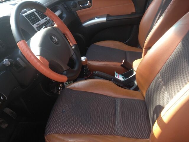 Чорний Кіа Sportage, об'ємом двигуна 2 л та пробігом 263 тис. км за 8100 $, фото 7 на Automoto.ua