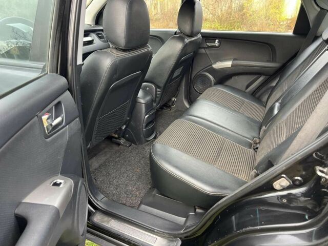 Черный Киа Sportage, объемом двигателя 2 л и пробегом 229 тыс. км за 4600 $, фото 7 на Automoto.ua