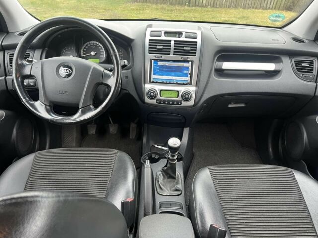 Чорний Кіа Sportage, об'ємом двигуна 2 л та пробігом 237 тис. км за 5100 $, фото 4 на Automoto.ua