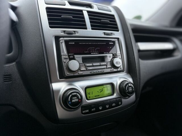 Черный Киа Sportage, объемом двигателя 2 л и пробегом 213 тыс. км за 8600 $, фото 20 на Automoto.ua