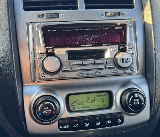 Чорний Кіа Sportage, об'ємом двигуна 2 л та пробігом 178 тис. км за 8800 $, фото 14 на Automoto.ua