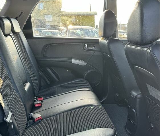 Чорний Кіа Sportage, об'ємом двигуна 2 л та пробігом 178 тис. км за 8800 $, фото 16 на Automoto.ua