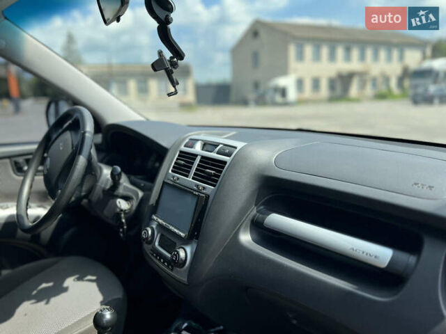 Черный Киа Sportage, объемом двигателя 2 л и пробегом 150 тыс. км за 10000 $, фото 10 на Automoto.ua
