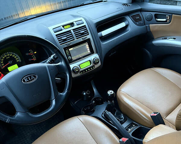 Чорний Кіа Sportage, об'ємом двигуна 2 л та пробігом 215 тис. км за 8600 $, фото 39 на Automoto.ua