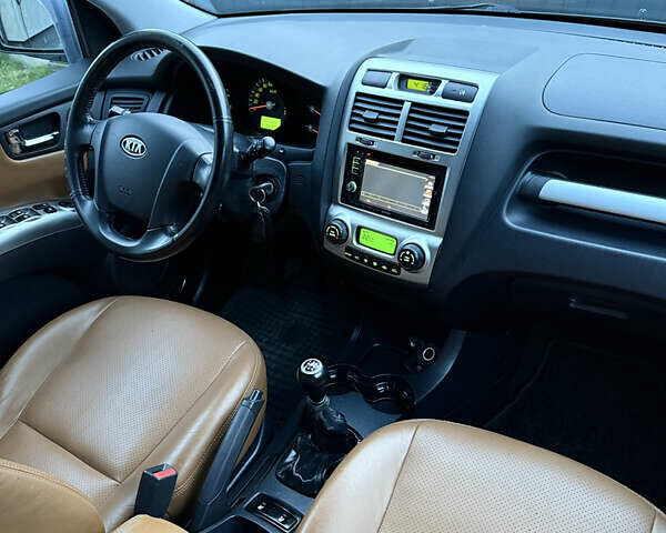 Чорний Кіа Sportage, об'ємом двигуна 2 л та пробігом 215 тис. км за 8600 $, фото 38 на Automoto.ua