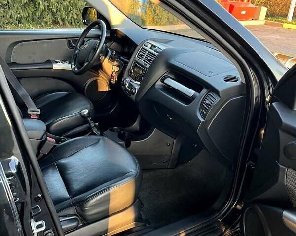 Черный Киа Sportage, объемом двигателя 2 л и пробегом 226 тыс. км за 8800 $, фото 2 на Automoto.ua