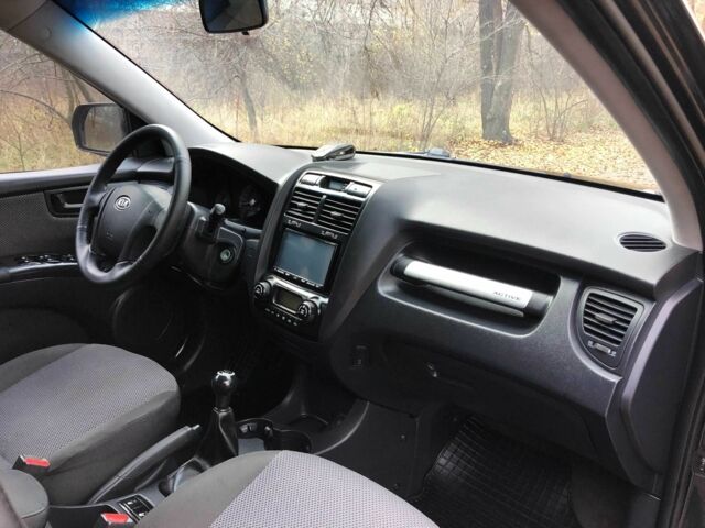 Черный Киа Sportage, объемом двигателя 2 л и пробегом 155 тыс. км за 7700 $, фото 14 на Automoto.ua