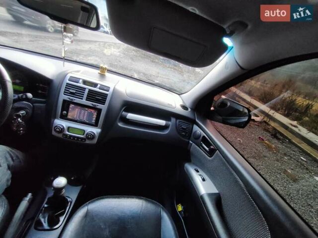 Кіа Sportage 2008 у Межгорье на Automoto.ua Чорний Кіа Sportage, об'ємом двигуна 2 л та пробігом 231 тис. км за 8300 $, фото 4 на Automoto.ua