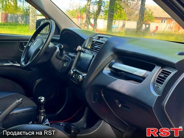 Черный Киа Sportage, объемом двигателя 2 л и пробегом 170 тыс. км за 7999 $, фото 9 на Automoto.ua