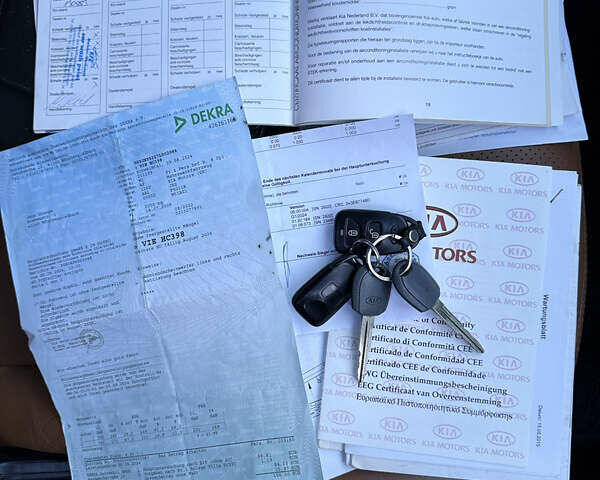 Чорний Кіа Sportage, об'ємом двигуна 2 л та пробігом 215 тис. км за 8600 $, фото 47 на Automoto.ua