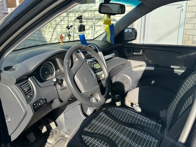 Черный Киа Sportage, объемом двигателя 2 л и пробегом 195 тыс. км за 9000 $, фото 4 на Automoto.ua