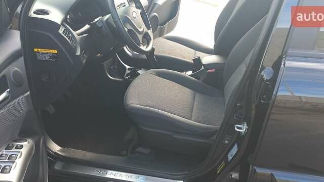 Чорний Кіа Sportage, об'ємом двигуна 2 л та пробігом 167 тис. км за 8999 $, фото 29 на Automoto.ua