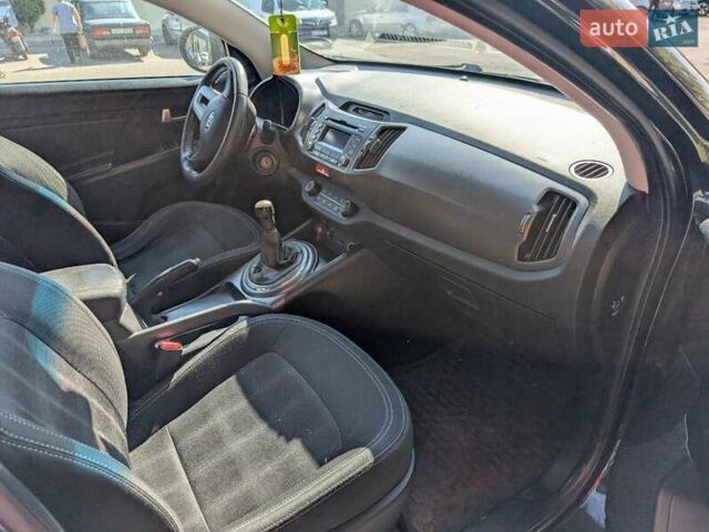 Чорний Кіа Sportage, об'ємом двигуна 2 л та пробігом 271 тис. км за 10500 $, фото 7 на Automoto.ua