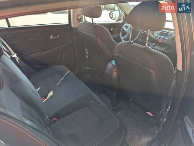 Чорний Кіа Sportage, об'ємом двигуна 2 л та пробігом 271 тис. км за 10500 $, фото 9 на Automoto.ua