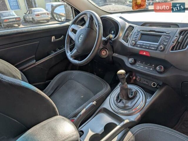 Чорний Кіа Sportage, об'ємом двигуна 2 л та пробігом 271 тис. км за 10500 $, фото 6 на Automoto.ua