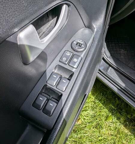 Чорний Кіа Sportage, об'ємом двигуна 2 л та пробігом 150 тис. км за 11500 $, фото 14 на Automoto.ua