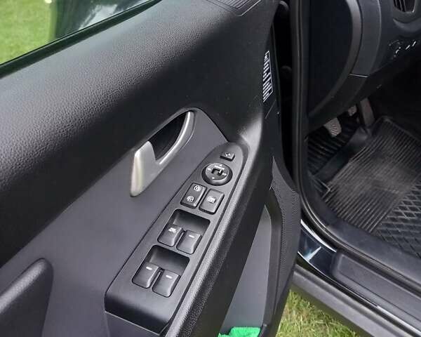 Чорний Кіа Sportage, об'ємом двигуна 1.7 л та пробігом 170 тис. км за 12500 $, фото 34 на Automoto.ua