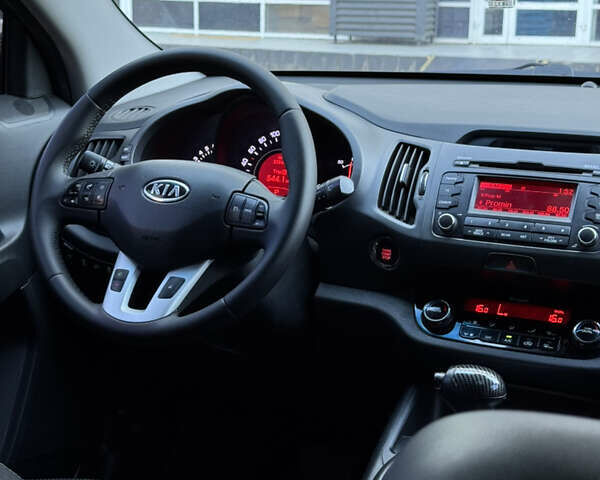 Черный Киа Sportage, объемом двигателя 2 л и пробегом 225 тыс. км за 13750 $, фото 9 на Automoto.ua