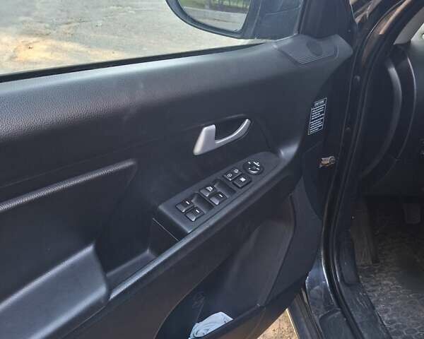 Черный Киа Sportage, объемом двигателя 1.69 л и пробегом 245 тыс. км за 10700 $, фото 6 на Automoto.ua