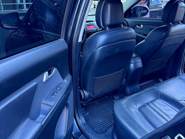 Черный Киа Sportage, объемом двигателя 2 л и пробегом 225 тыс. км за 13750 $, фото 8 на Automoto.ua