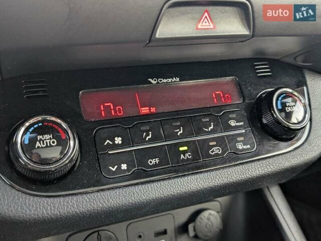 Черный Киа Sportage, объемом двигателя 1.7 л и пробегом 150 тыс. км за 12500 $, фото 39 на Automoto.ua