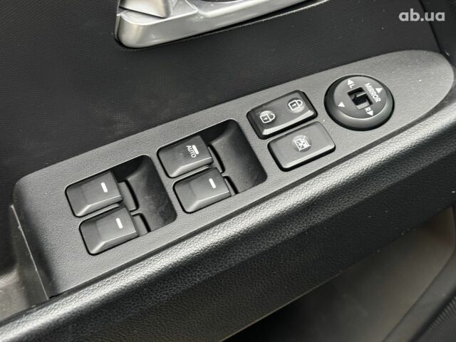 Черный Киа Sportage, объемом двигателя 2.4 л и пробегом 173 тыс. км за 12990 $, фото 7 на Automoto.ua