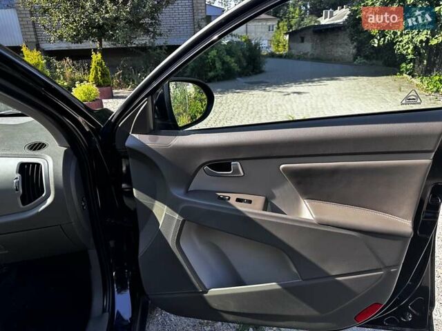 Черный Киа Sportage, объемом двигателя 1.7 л и пробегом 214 тыс. км за 12000 $, фото 7 на Automoto.ua