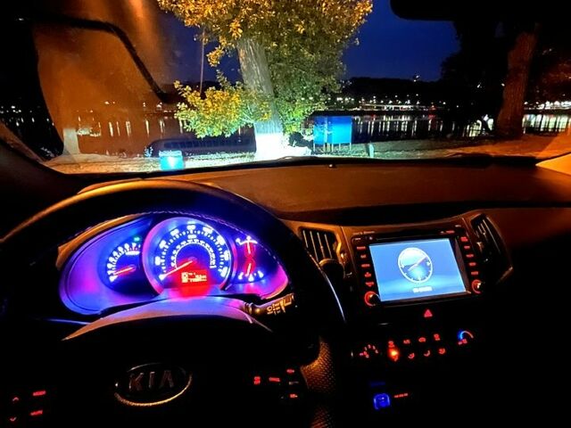 Чорний Кіа Sportage, об'ємом двигуна 2.4 л та пробігом 180 тис. км за 12000 $, фото 4 на Automoto.ua