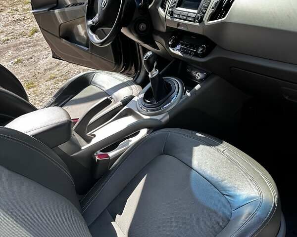 Черный Киа Sportage, объемом двигателя 1.7 л и пробегом 214 тыс. км за 12000 $, фото 8 на Automoto.ua