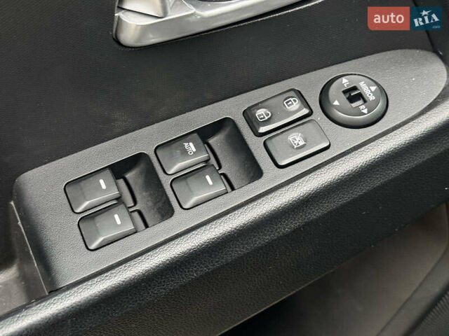 Черный Киа Sportage, объемом двигателя 2.4 л и пробегом 173 тыс. км за 12990 $, фото 9 на Automoto.ua