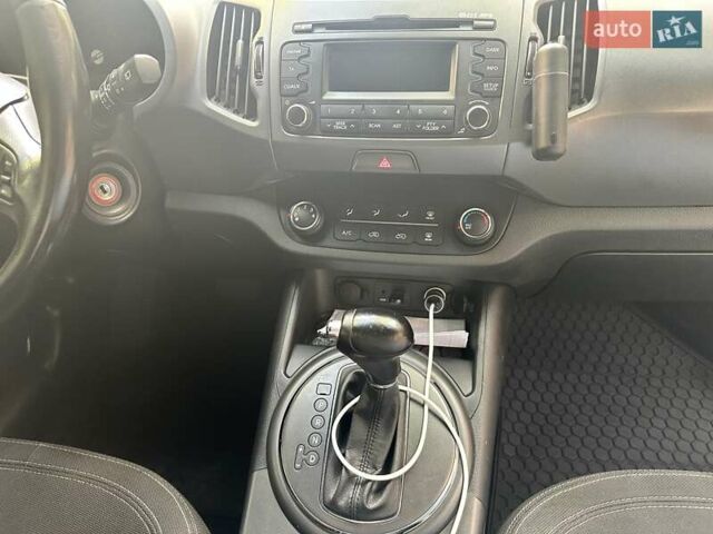 Чорний Кіа Sportage, об'ємом двигуна 2 л та пробігом 107 тис. км за 14200 $, фото 16 на Automoto.ua