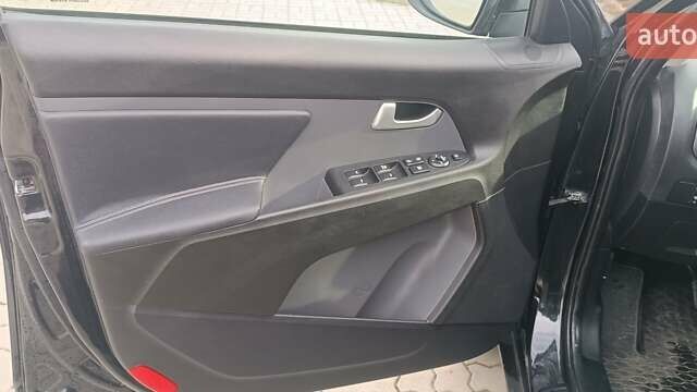 Черный Киа Sportage, объемом двигателя 1.7 л и пробегом 167 тыс. км за 12700 $, фото 14 на Automoto.ua