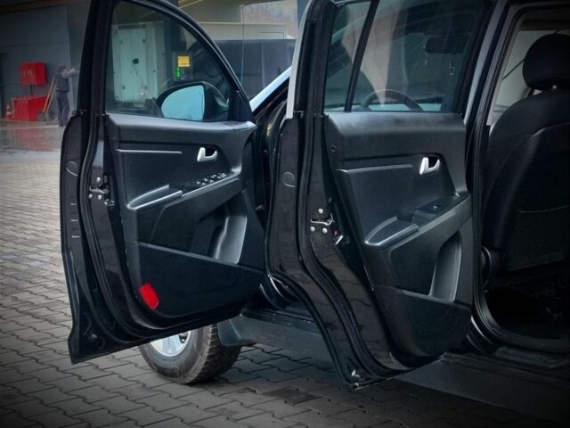 Черный Киа Sportage, объемом двигателя 2 л и пробегом 135 тыс. км за 10200 $, фото 8 на Automoto.ua