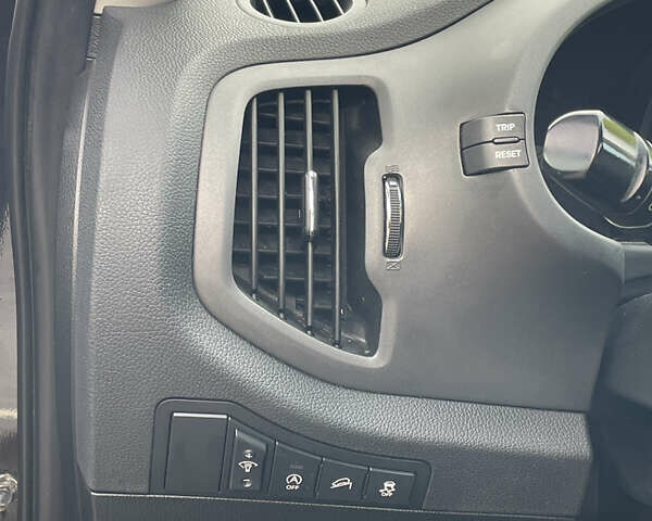 Черный Киа Sportage, объемом двигателя 1.7 л и пробегом 235 тыс. км за 12299 $, фото 14 на Automoto.ua