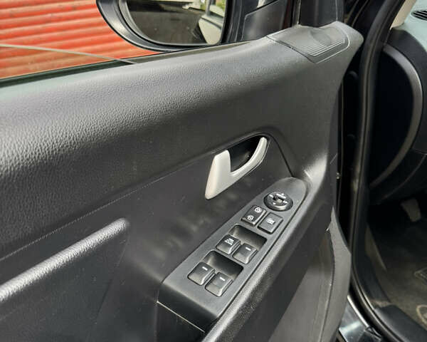 Чорний Кіа Sportage, об'ємом двигуна 1.7 л та пробігом 219 тис. км за 11200 $, фото 11 на Automoto.ua
