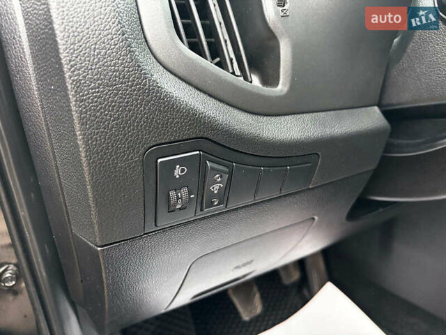 Черный Киа Sportage, объемом двигателя 1.7 л и пробегом 165 тыс. км за 13490 $, фото 19 на Automoto.ua