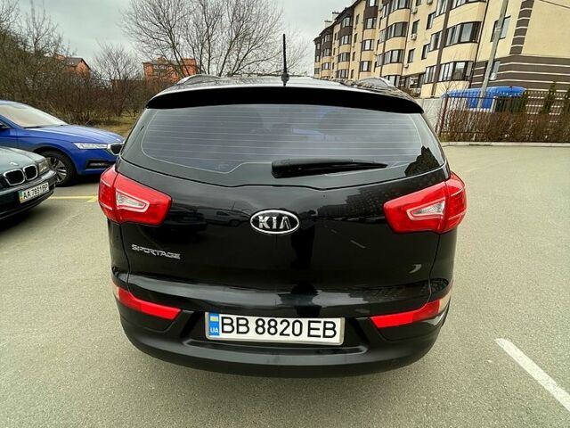 Чорний Кіа Sportage, об'ємом двигуна 2 л та пробігом 105 тис. км за 12500 $, фото 4 на Automoto.ua