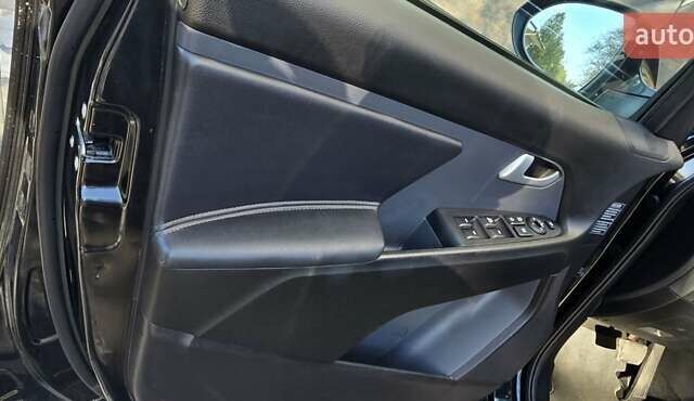 Черный Киа Sportage, объемом двигателя 2 л и пробегом 244 тыс. км за 13200 $, фото 18 на Automoto.ua