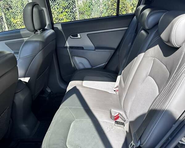 Черный Киа Sportage, объемом двигателя 1.7 л и пробегом 214 тыс. км за 12000 $, фото 6 на Automoto.ua