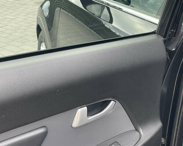 Черный Киа Sportage, объемом двигателя 1.7 л и пробегом 235 тыс. км за 12299 $, фото 18 на Automoto.ua