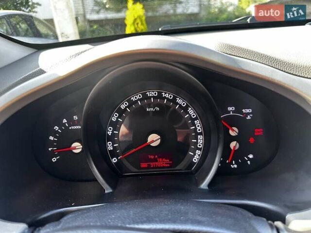 Черный Киа Sportage, объемом двигателя 1.7 л и пробегом 214 тыс. км за 12000 $, фото 20 на Automoto.ua