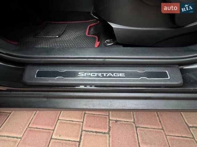 Черный Киа Sportage, объемом двигателя 2 л и пробегом 180 тыс. км за 13300 $, фото 66 на Automoto.ua